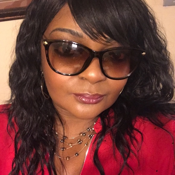 Meet your Posher, Vivian - Picture 1 of 1